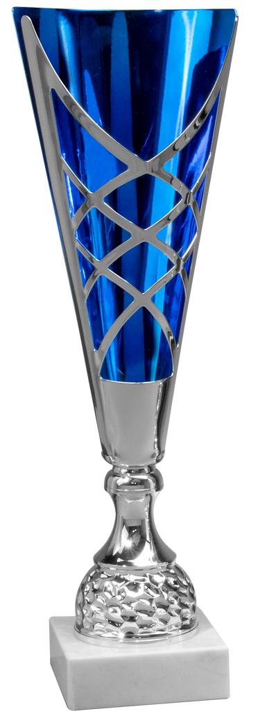 Ein hoher, silber-blauer Pokal der Filderstadt 3-er Pokalserie 420 mm – 505 mm PK740520-3 mit dekorativem Gittermuster steht stolz auf einem weißen Sockel und dient als exquisites Erinnerungsstück.